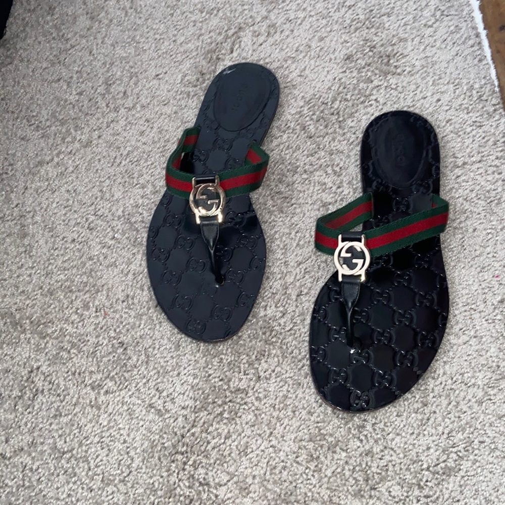 Gucci thong sandals only wore 4 times